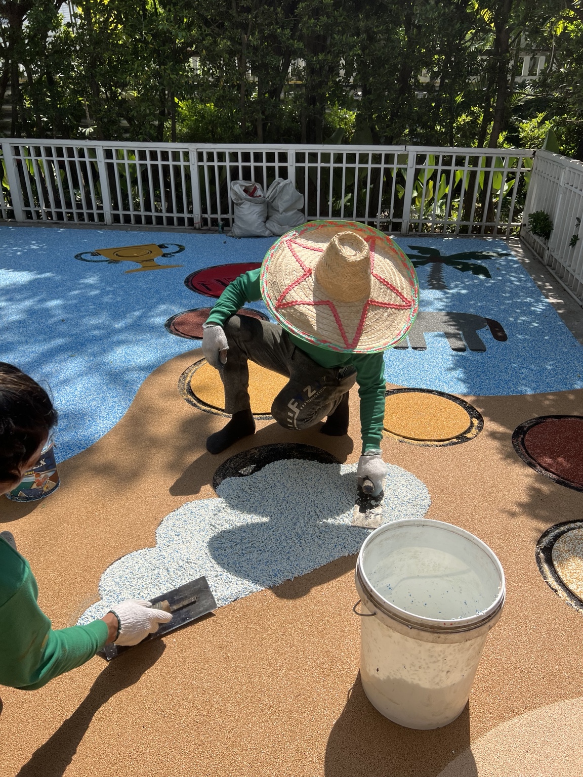 ปรับปรุงพื้นสนามเด็กเล่น EPDM หลังน้ำท่วม